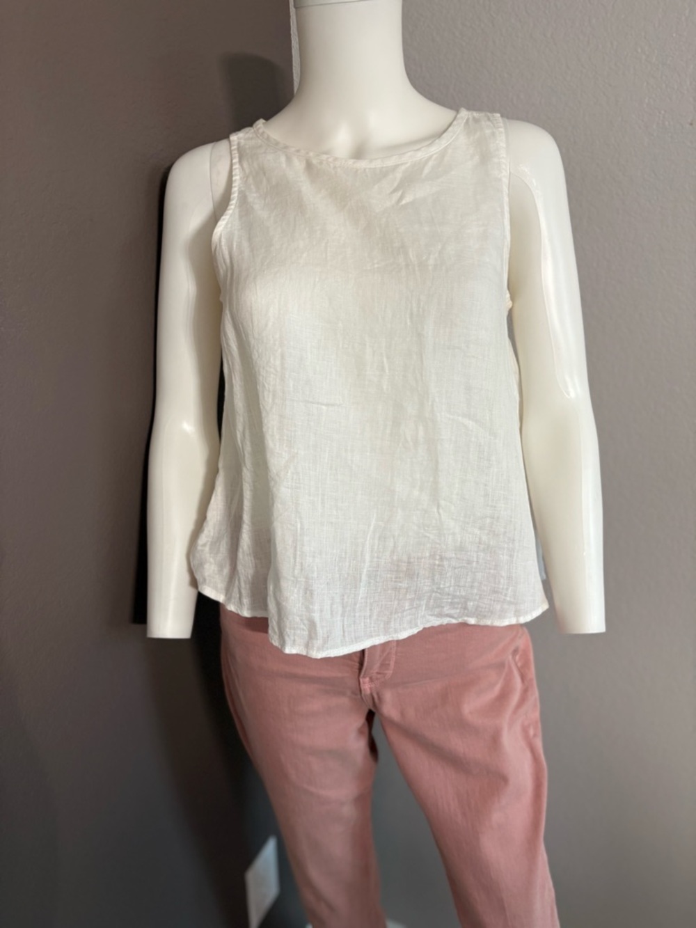 Isaac Mizrahi White Sleeveless Linen Tank - Picture 3 of 9